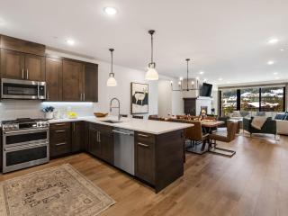 Big Sky Base Camp Fireplace Views & Hot Tub - 8