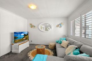 Ocean Breeze Unit 10, 42 King Street, Kings Beach - 9