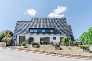 Luxury villa with pool, spa & garden paradise - 1