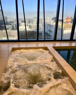 Melbourne Apartment with Views - 2
