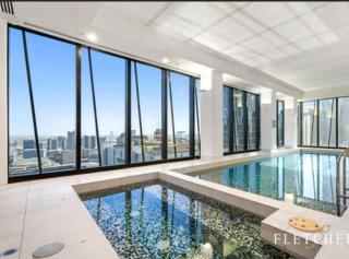 Melbourne Apartment with Views - 1