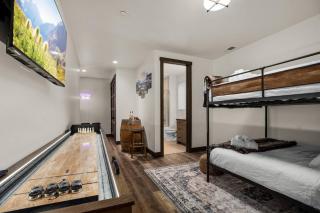 Glacier Nat Park & Ski Haven w/Spa, Sauna & Views! - 4