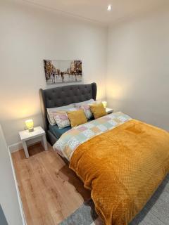 Bright and Stylish 2 bed house - 2