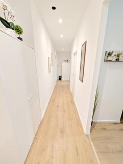 Comfortable Apartment for Group Stays - 1