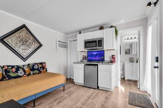 Guest House I35- Exit 3 - 6