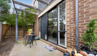 Ground level unit with private courtyard - 1