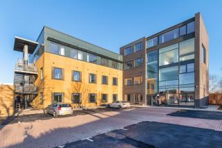 Comfortable Studio - 7 Minute Drive to Heathrow - Ideal for Long Stays & Contractors - Sleeps 2 - Unlimited Wi-Fi - 9