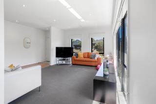 Perfect Family Entertainer with Pool & Alfresco - 6