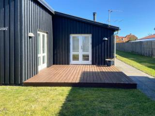 Black Wooden Summer House By The West Coast - 5