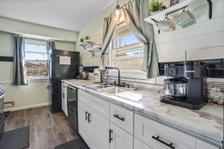 Family Retreat Near MSP & MOA - Yard, Game Room - 4