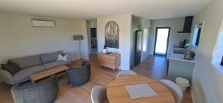 Ligar Bay, Modern Kiwi Bach, Calm Sea Bliss - 6