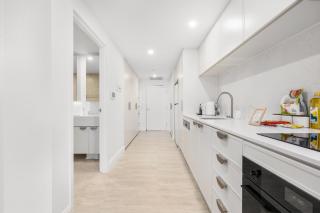 Chic 1BR in Canberra CBD w Pool, Gym n Parking - 9