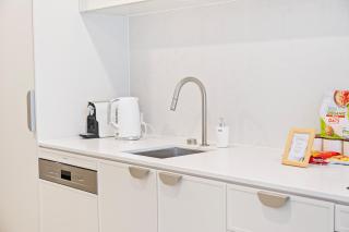 Chic 1BR in Canberra CBD w Pool, Gym n Parking - 2