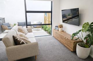 Luxury 2 Bed 2 Bath Townhouse Central Christchurch - 8