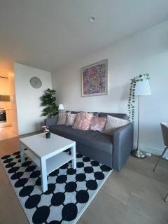 2BedApt near Market College MelCentral - 9