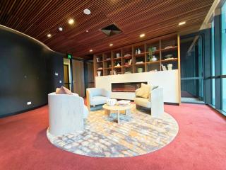 607 - 2 bedrooms 2 bathrooms large balcony opposite Box Hill Central 5 people parking space Tempo luxury apartment - 1