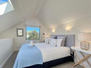 1-Bedroom Retreat with Spa Bath & Harbour Outlook - 9