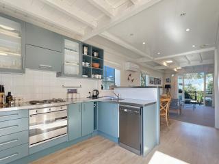 1-Bedroom Retreat with Spa Bath & Harbour Outlook - 7