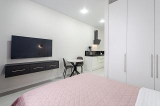 14-6 Diplomat Hall, Zhylianska 59, Kyiv centre, fantastic city view, 15 kW backup power, Petrovdom Apartment - 0