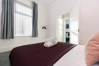 Newly Renovated 3BR House near hospital & uni - 1