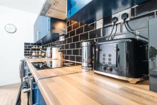 Newly Renovated 4BR House with lots of amenities - 5