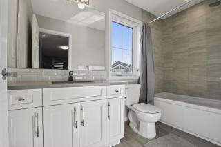 Bright Luxury Home with AC Garage and Backyard - 9