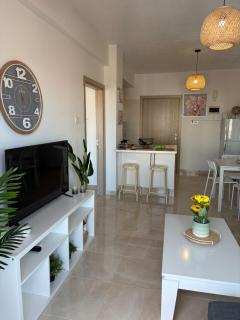 Lazuli Beachfront 1 bedroom- Finikoudes - 9