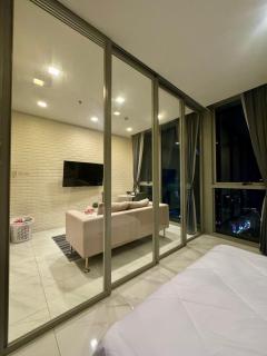 Luxury HighRise Condo Stunning City View BTS Nana - 5