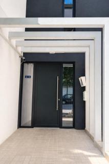 Like a Royal - Modern Garden Studio in Neos Kosmos - 4