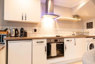 Spacious 2-Bedroom Apartment near Cardiff City Centre - 8
