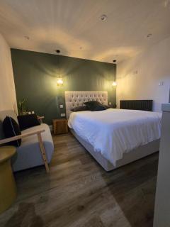 Studio 3 - NEW stylish apartment close to town & racecourse - 6
