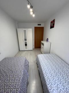 Habitación dos camas individuales y baño privado - 3