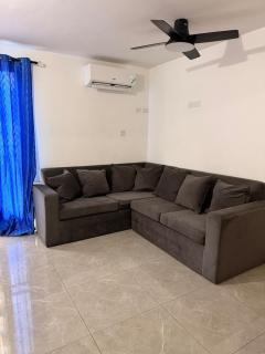 Deanery Apartments - Pool Access - Fully AC - 24hrs Security - 20mins Airport - 1