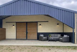 Box insolite Écurie pour 20 personne - 2