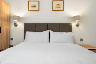 Spacious 3BR Flat in Stroud Haven - 0