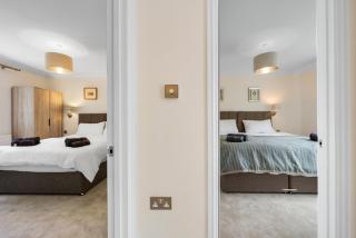 Spacious 3BR Flat in Stroud Haven - 2