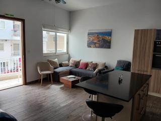 Large, Spacious 3 Bedroom Apt Near the Sea - 2