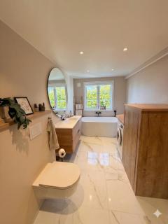 Modern Waterfront 4BR Apt with Dock & Free Parking - 6