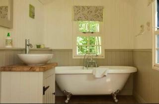 Nightingale Camp private Glamping with hot tub - 8