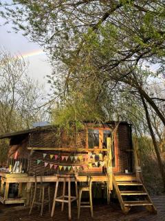 Kingfisher Riverside Glamping with private hot tub - 0