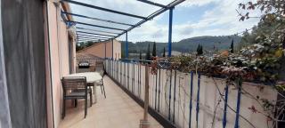 Haut de villa calme, 2 chambres et vue dégagée - proche calanques - 4