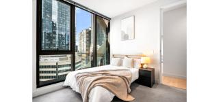 Luxe Sky High 2 Bedroom CBD Apartment with Pool Gym Spa and Views - 4