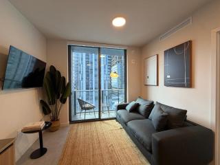 Refined Urban Stay at 501 First - Resort-Style Amenities - 9