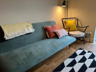 Hucknall cosy quiet bungalow sleeps 5 - 7