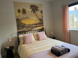 Hucknall cosy quiet bungalow sleeps 5 - 6