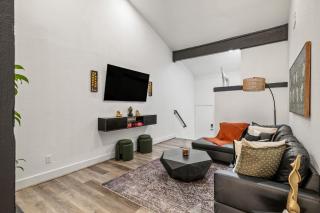 The Orange Door - Unit B - Travis Heights Duplex - 2