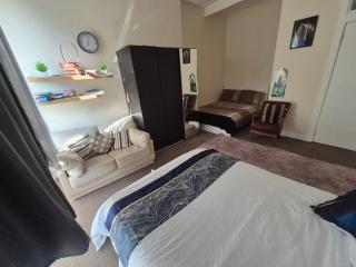 Cosy and Bright 3-bedroom flat - 9