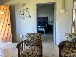 Silver Oaks Farm Cottage - 4