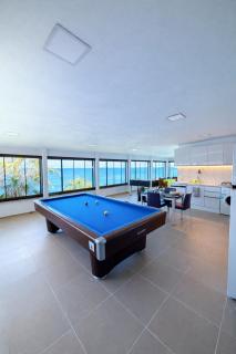 Beachfront 2-BR Apt in Pelitköy, Beach Access, Panoramic Terrace with Sea View - 4