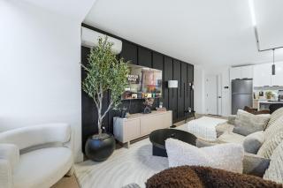 Near MetLife & NYC Spacious 2BR Apt 12 - 2